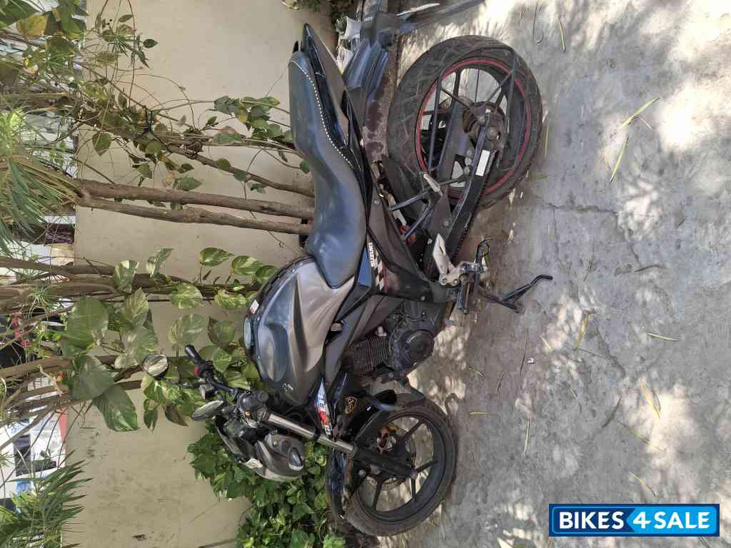 Grey Suzuki Gixxer 150