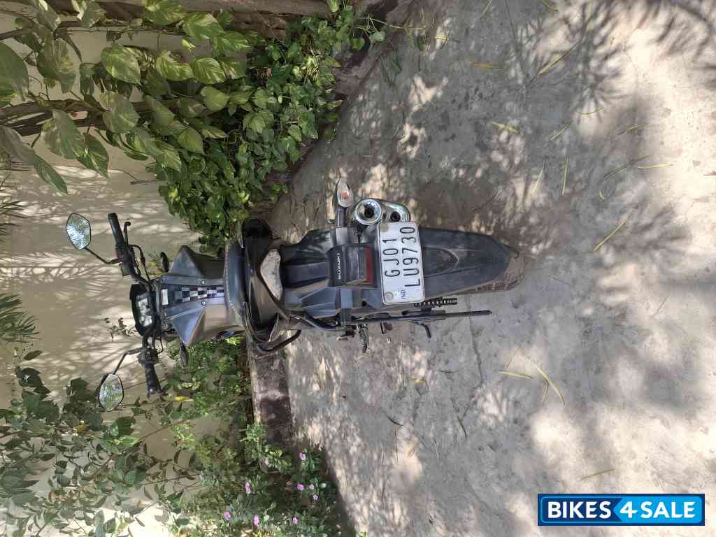 Grey Suzuki Gixxer 150