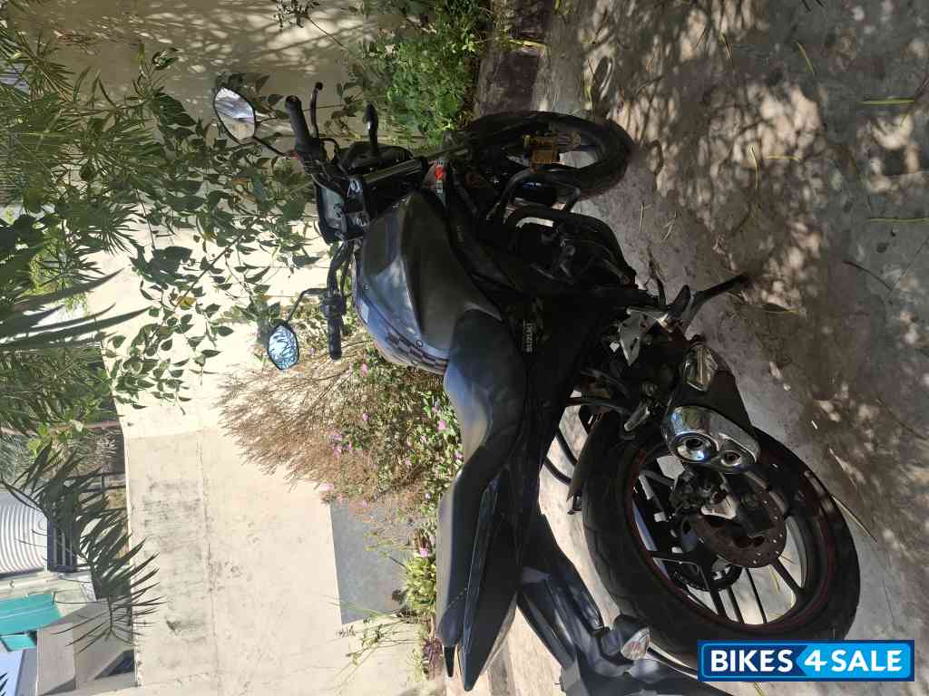 Grey Suzuki Gixxer 150