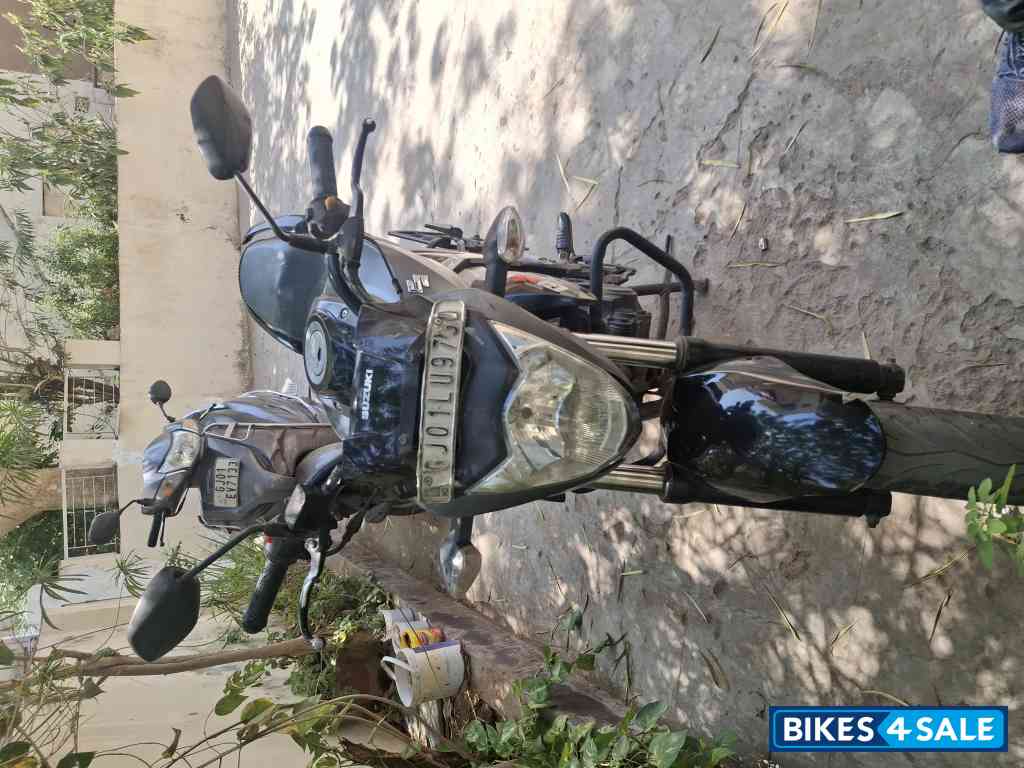 Grey Suzuki Gixxer 150