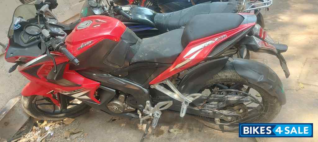 Bajaj Pulsar RS 200 ABS
