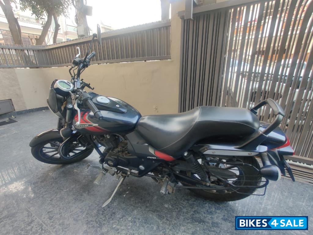 Bajaj Avenger Street 220