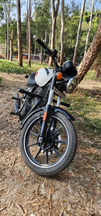 White Royal Enfield Thunderbird X 350