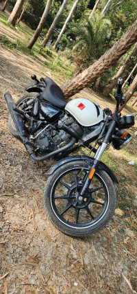 White Royal Enfield Thunderbird X 350