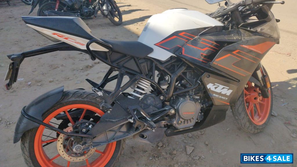 Matta Black KTM RC 125