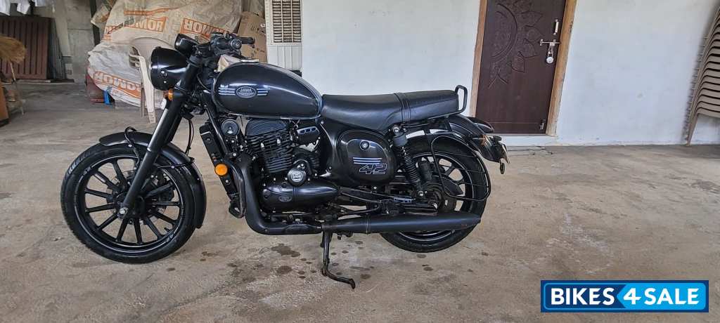 Jawa 42 Dual Channel ABS AllStar Black