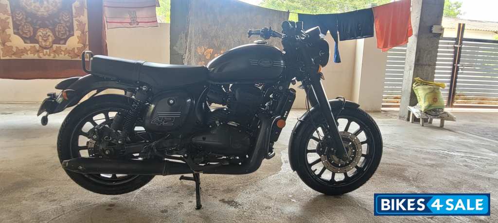 Jawa 42 Dual Channel ABS AllStar Black