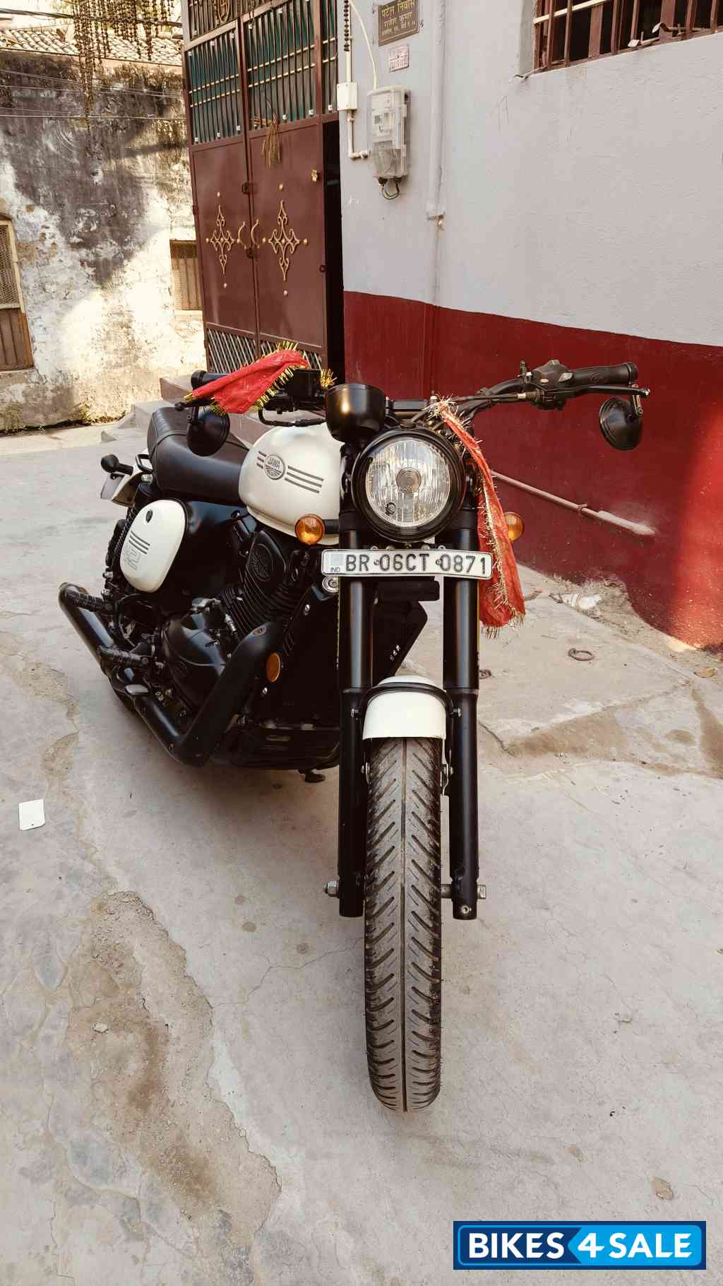 Jawa 42 Dual Channel ABS Sirius White