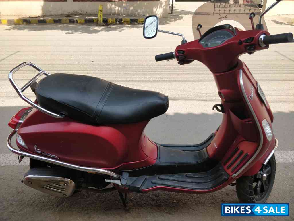 Maroon Vespa SXL 150