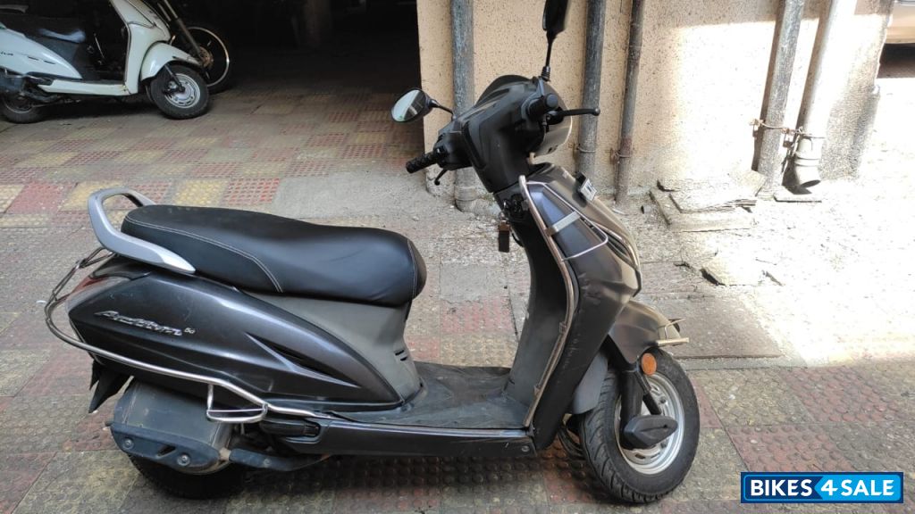 Black Honda Activa 5G