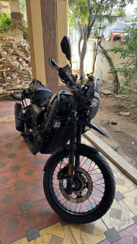 Yezdi Adventure Mambo Black 2022 Model
