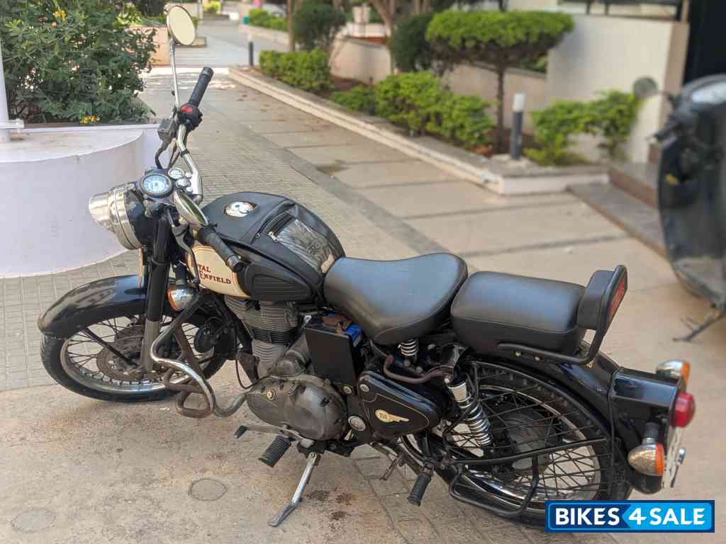 Black Royal Enfield Classic 350
