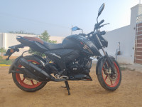 Mattle Black TVS Apache RTR 160 4V Special Edition