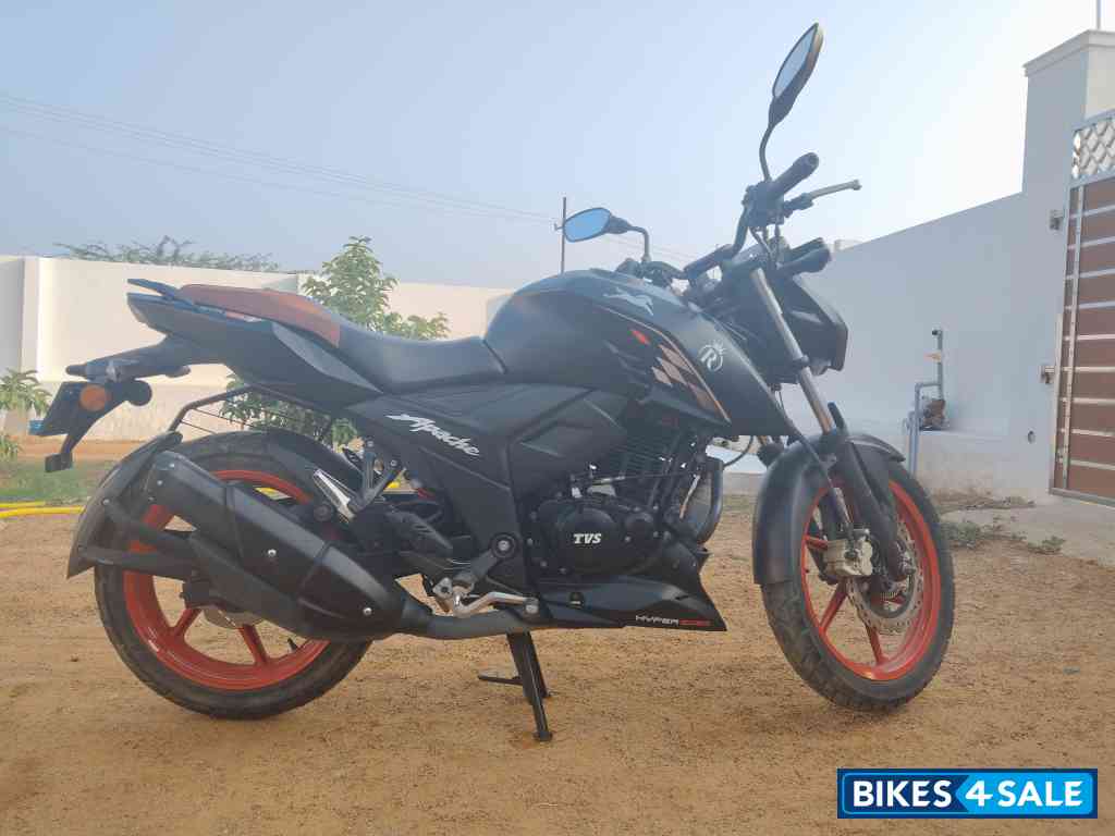 Mattle Black TVS Apache RTR 160 4V Special Edition