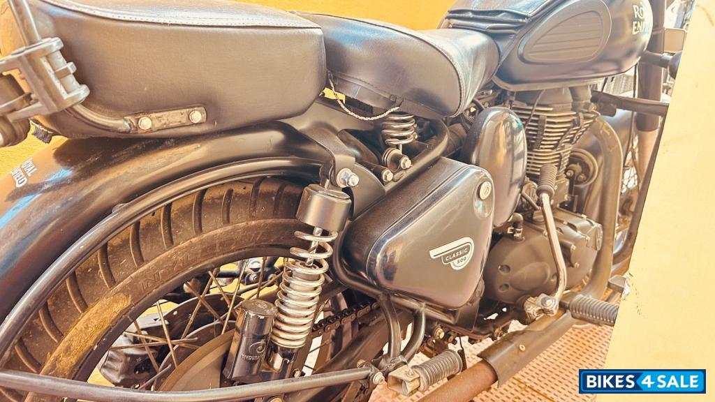 Stealth Black Royal Enfield Classic Stealth Black