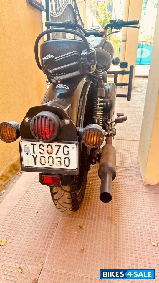 Stealth Black Royal Enfield Classic Stealth Black