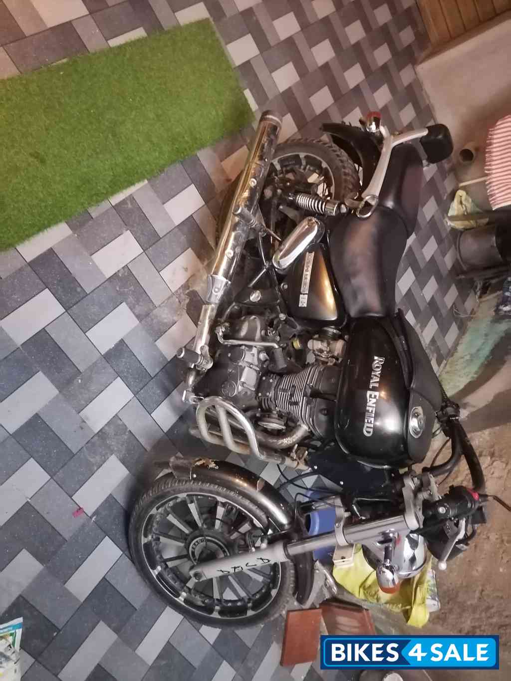 Black Royal Enfield Thunderbird 350