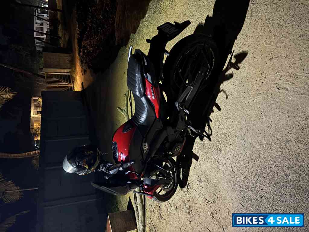 Canyon Red Bajaj Dominar 250