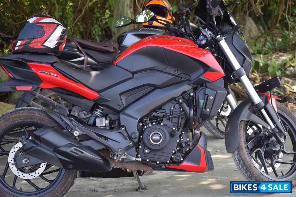 Canyon Red Bajaj Dominar 250