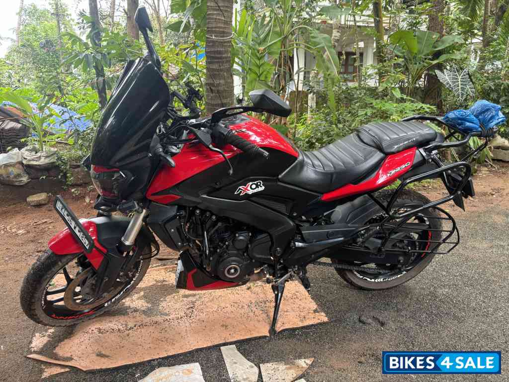 Canyon Red Bajaj Dominar 250