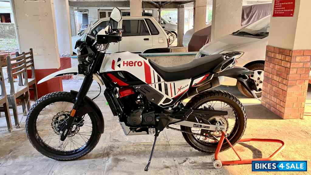 White / Red Hero Xpulse 200 4V Rally Edition