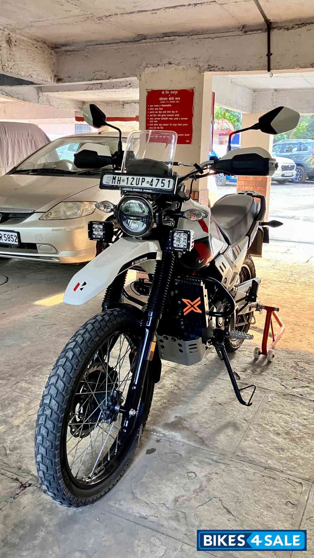 White / Red Hero Xpulse 200 4V Rally Edition