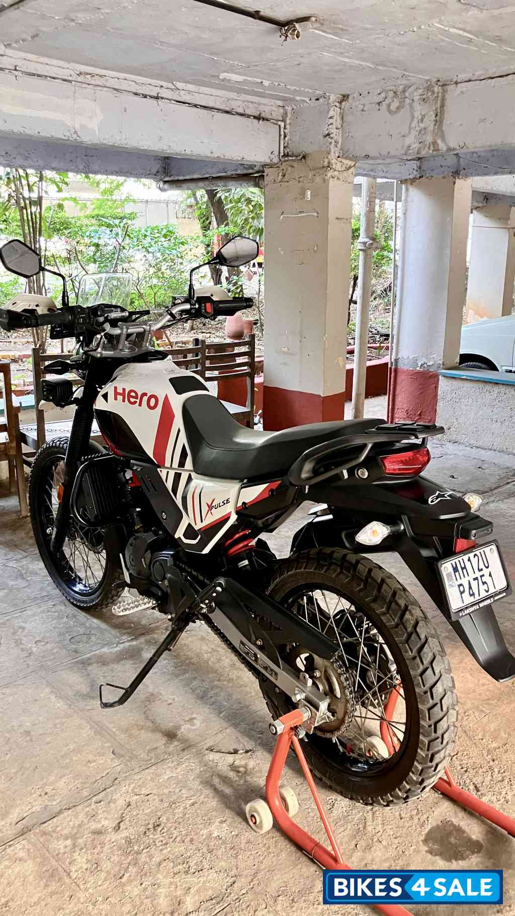 White / Red Hero Xpulse 200 4V Rally Edition