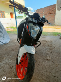White KTM Duke 200 2020