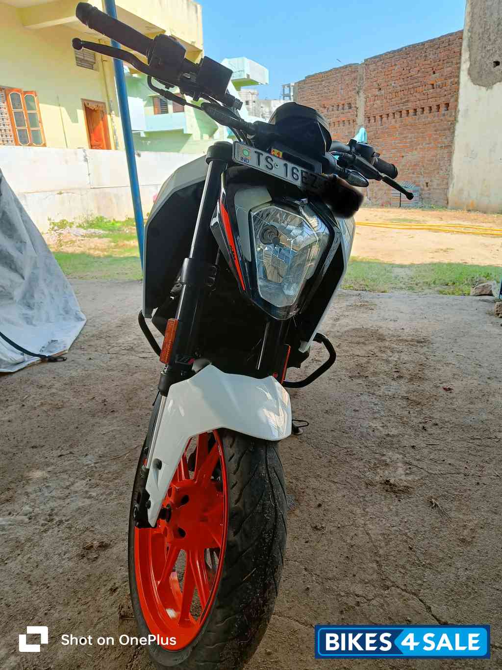 White KTM Duke 200 2020 White KTM Duke 200 2020