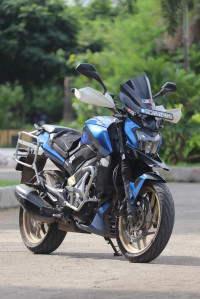 Glacier Blue Bajaj Dominar 400