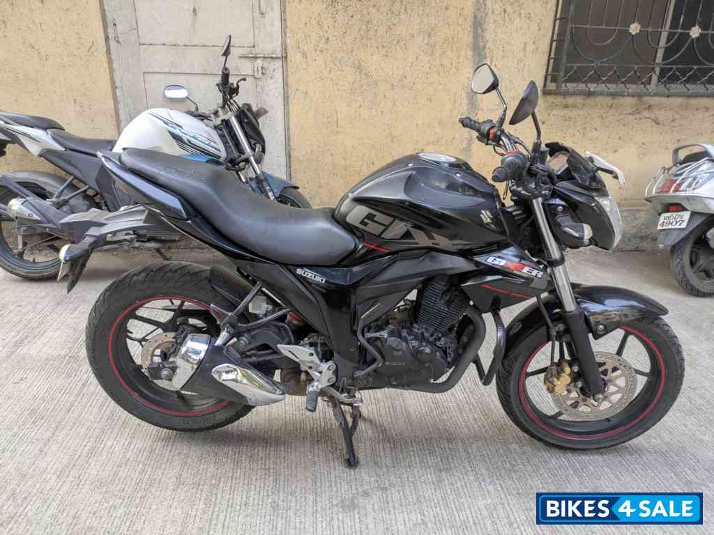 Black Suzuki Gixxer 150