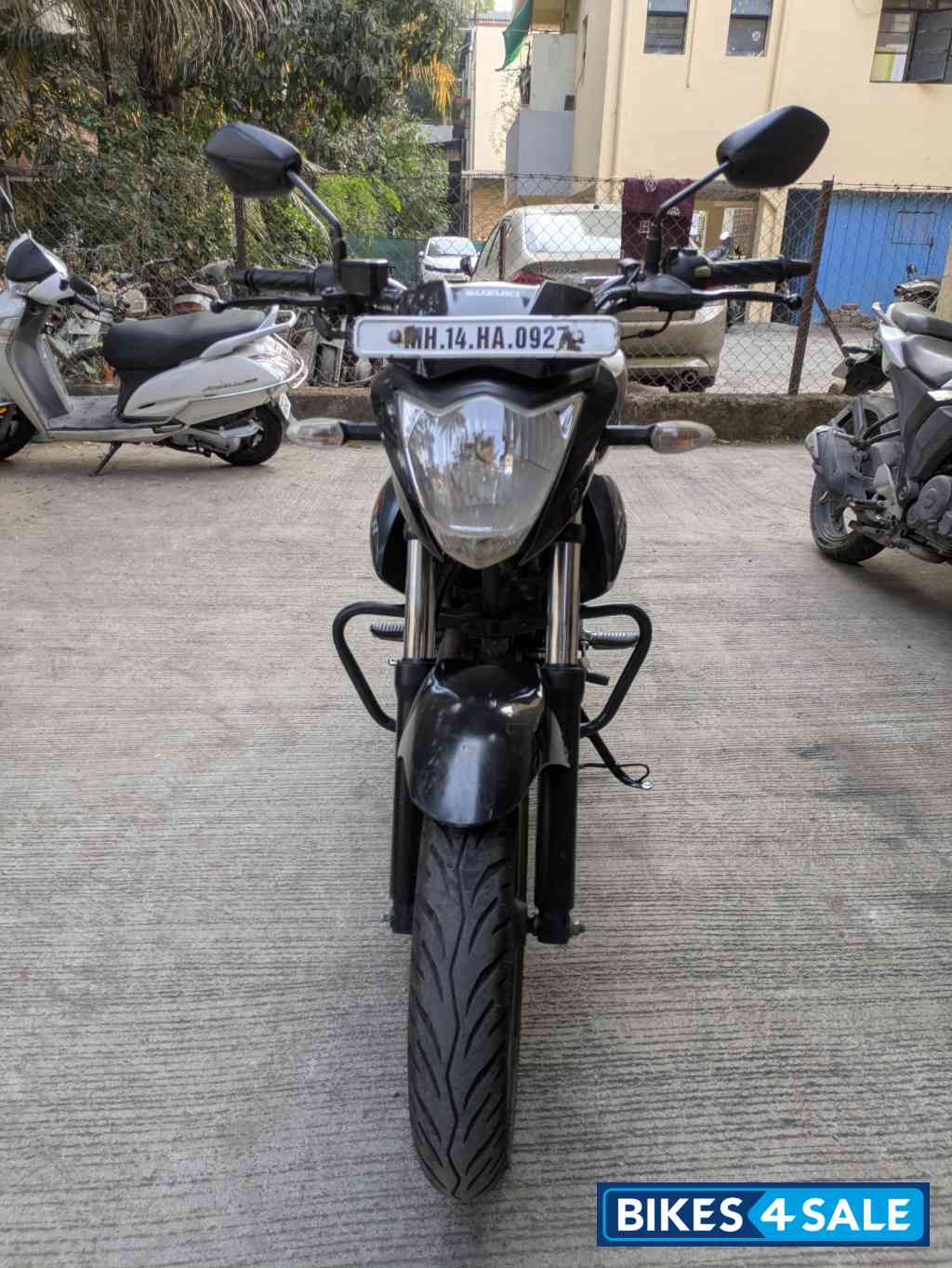 Black Suzuki Gixxer 150