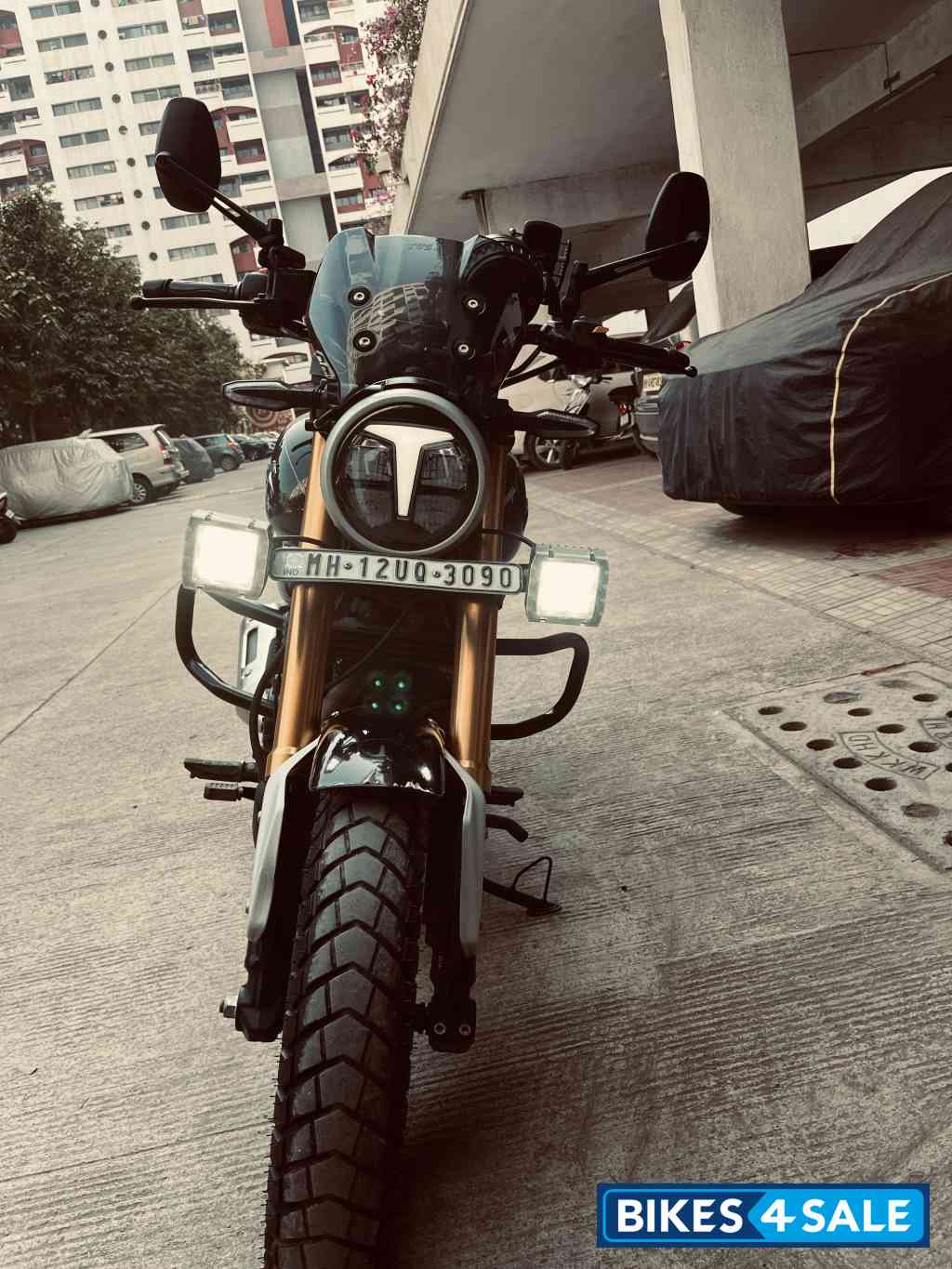 Ltng Black TVS Ronin DS