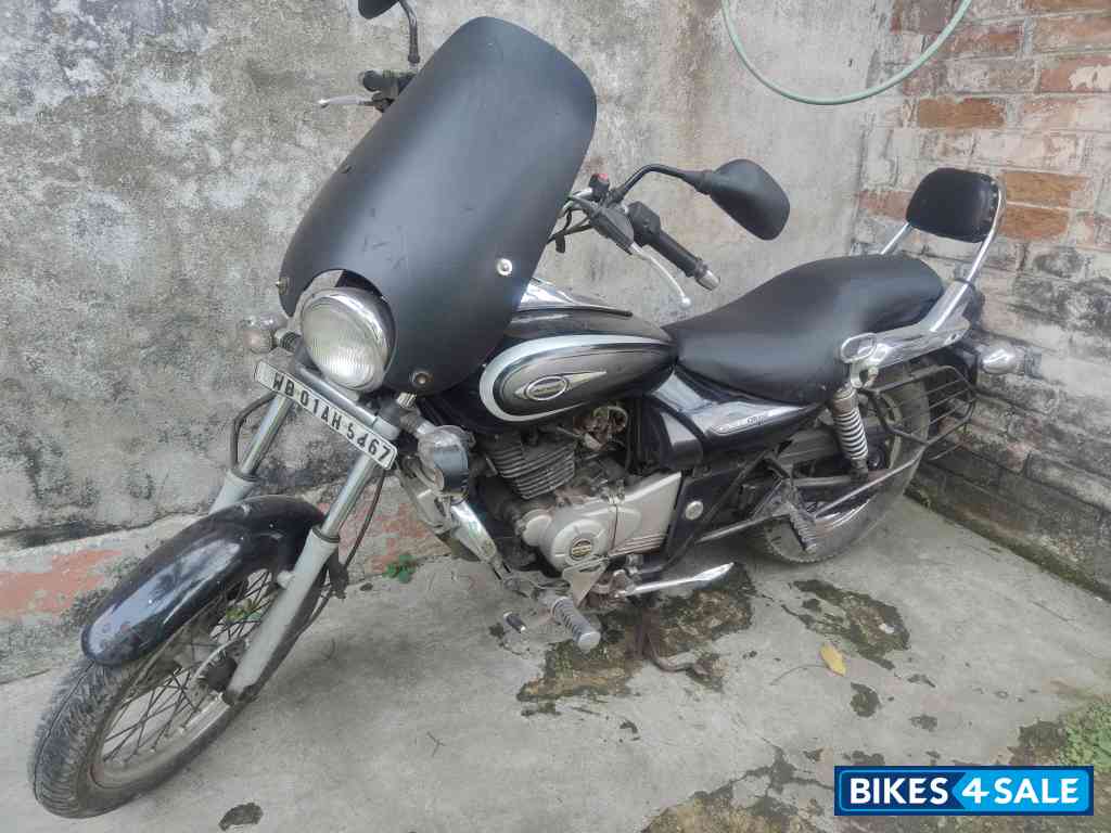Black Bajaj Avenger Cruise 220
