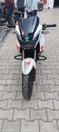 White TVS Apache RTR 160