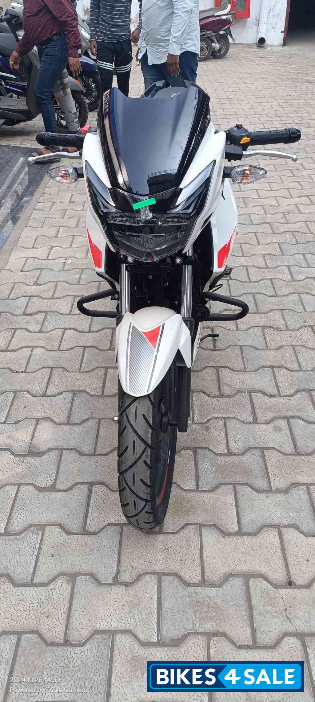 White TVS Apache RTR 160