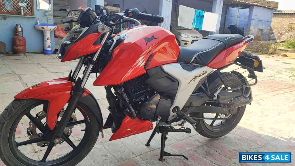 TVS Apache RTR 160 4V BS6
