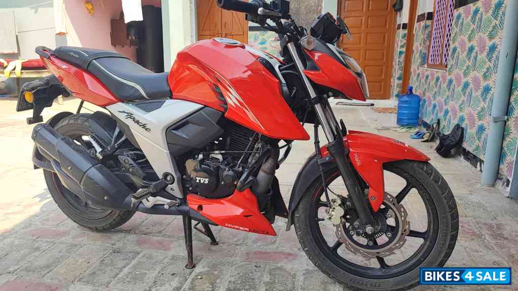 TVS Apache RTR 160 4V BS6
