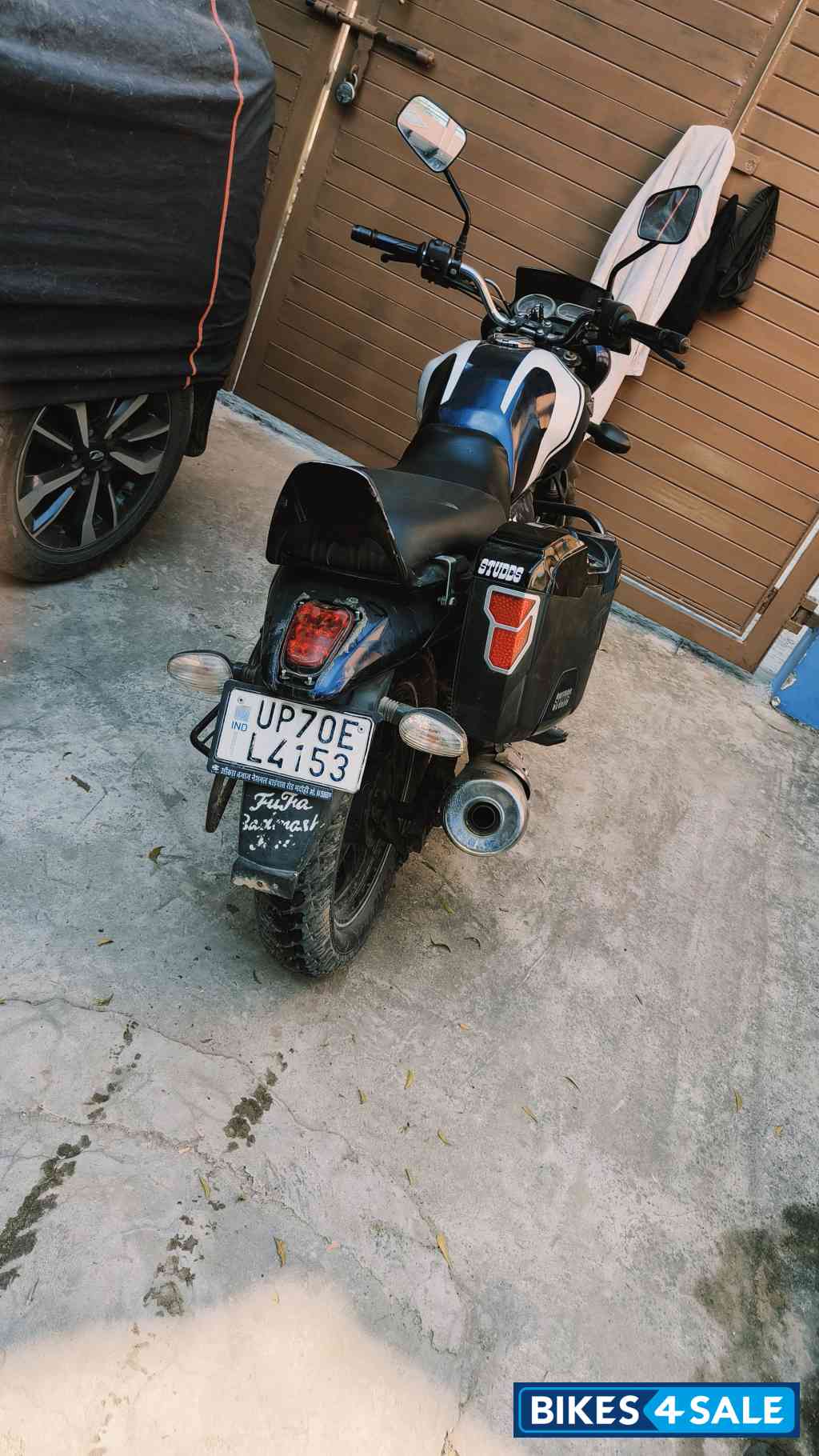 Bajaj V15