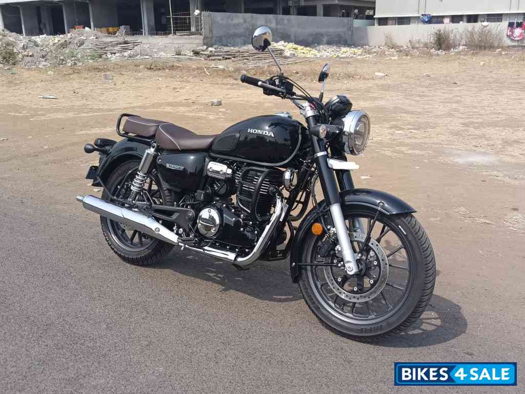 Black Honda CB350 DLX Pro