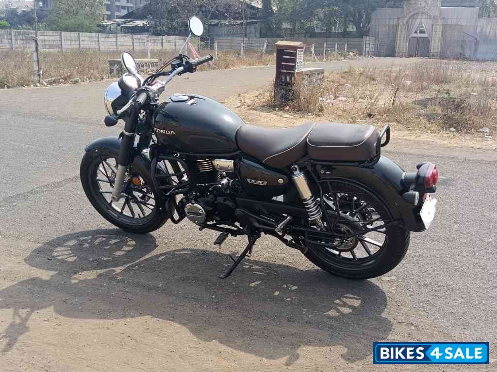 Black Honda CB350 DLX Pro