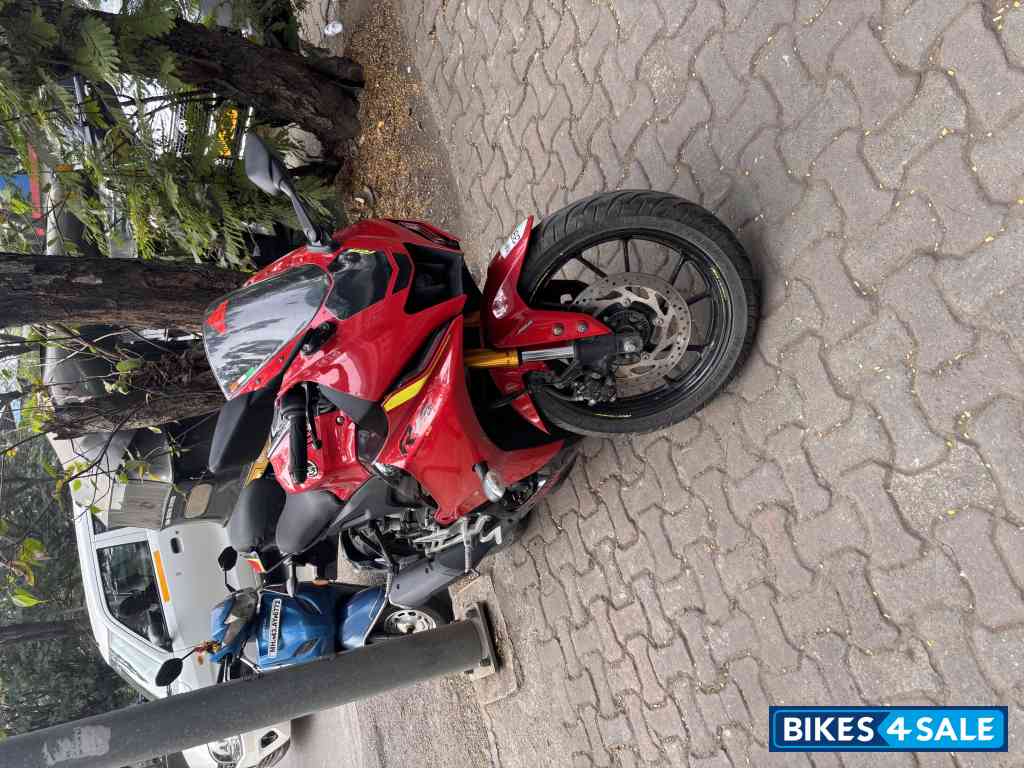 Yamaha R15 V4