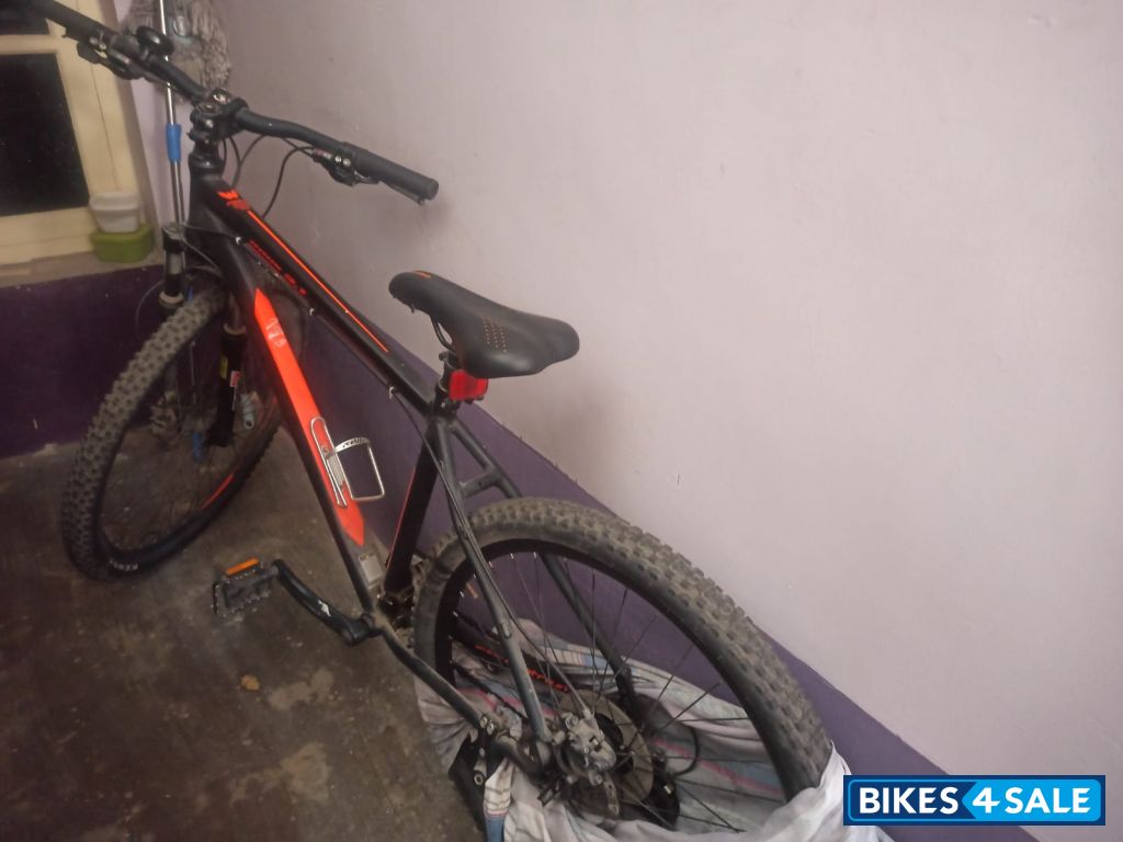 Matt Black Bicycle Montra