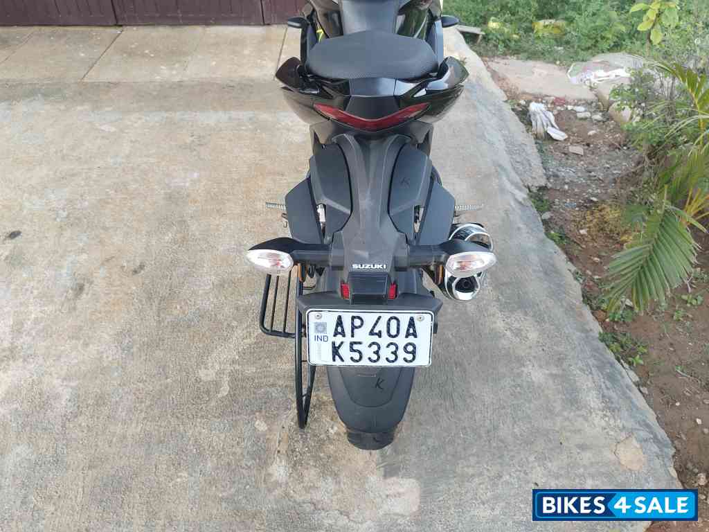 Black Suzuki Gixxer SF BS6