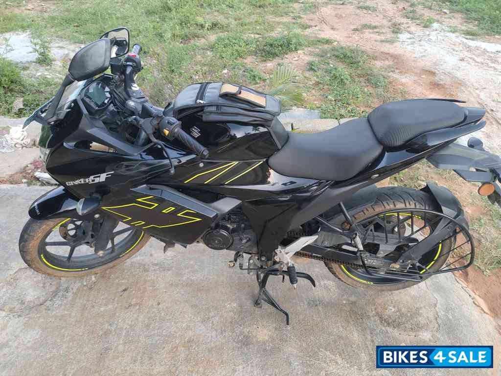 Black Suzuki Gixxer SF BS6