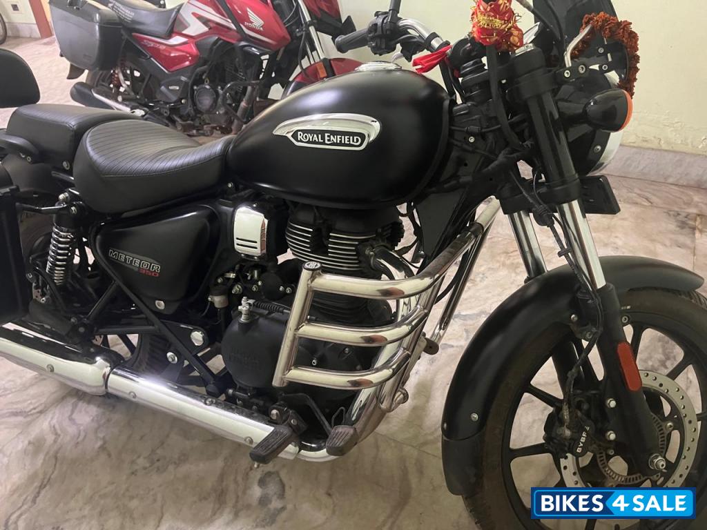 Matt Black Royal Enfield Meteor 350 Stellar