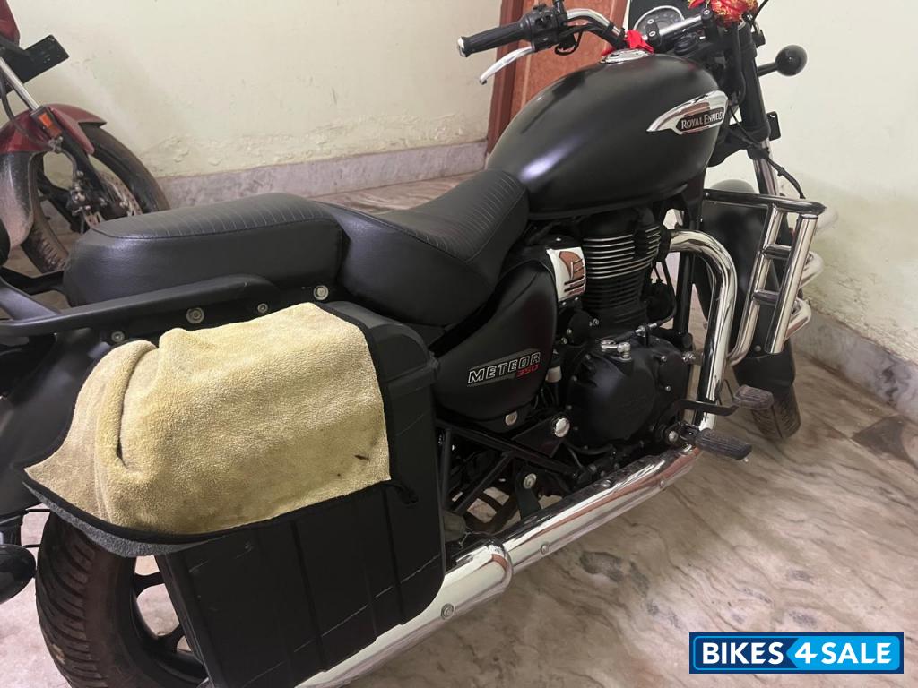 Matt Black Royal Enfield Meteor 350 Stellar