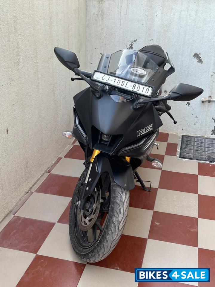 Black Yamaha R15 V4