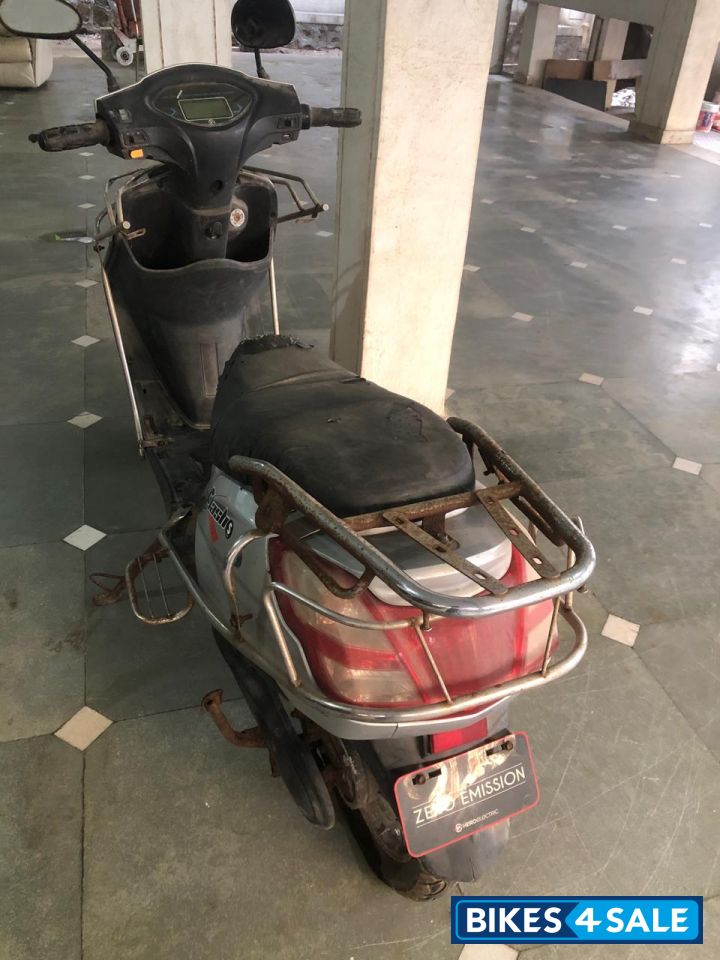 White Hero Electric Flash