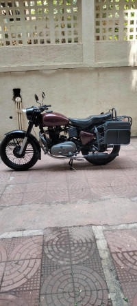 Wine-red / Black Royal Enfield Bullet Standard 350